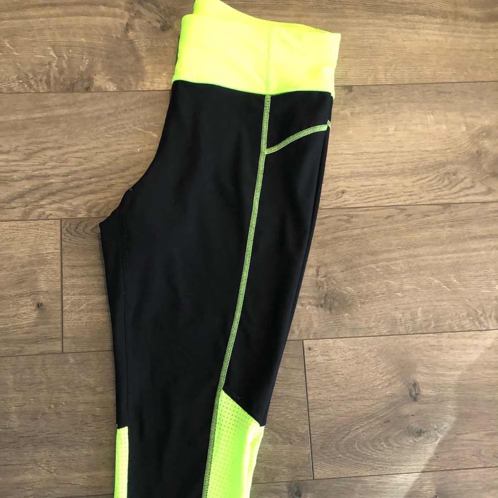 ‼️NWT Exersion Fitted Cropped Yoga Pants SZ M